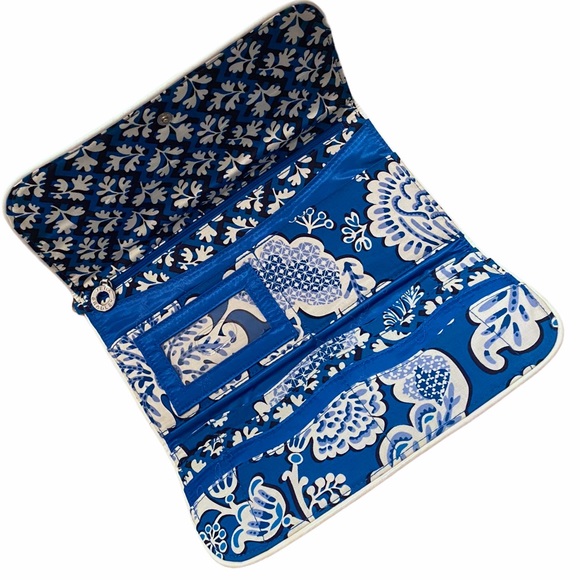 Vera Bradley NWOT Blue Lagoon Wristlet Clutch - Picture 2 of 5